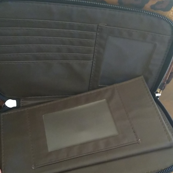 Leopard Canvas Crossbody - Picture 6 of 8